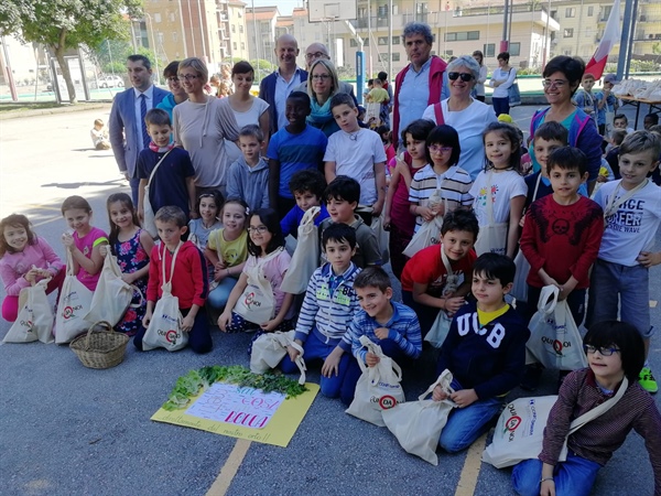 "Sai cosa metti in bocca?”: grande festa per le classi partecipanti al progetto della Cooperativa Momo